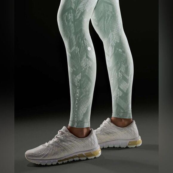 Lululemon Swift Speed High-Rise Tight 28" Chevron Silver Blue White, Size 2 - Picture 5 of 12